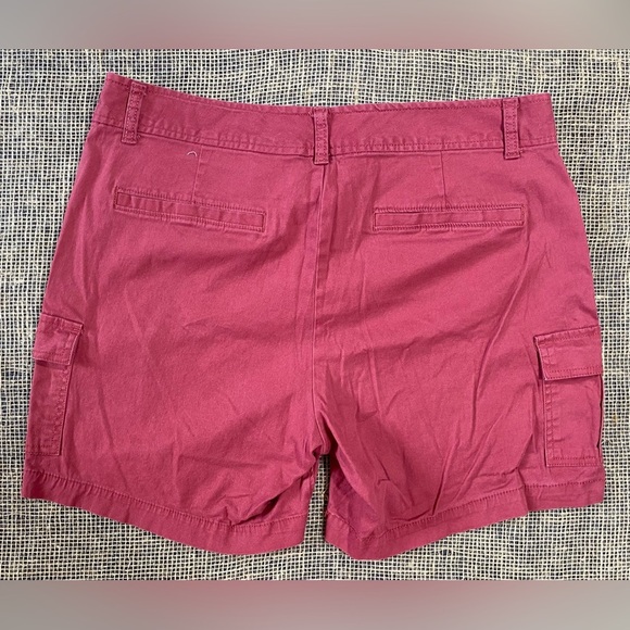Dockers Cranberry Cargo Shorts, Sz 12, Button & Zip, Pockets, Cotton/Elastane - Picture 2 of 6